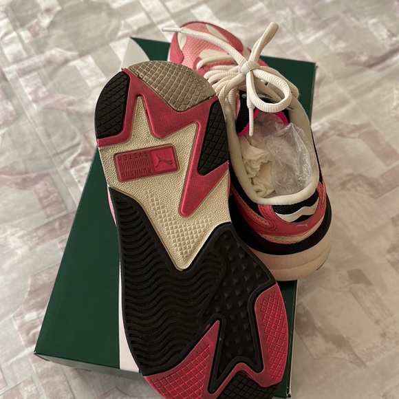 Women’s size 6 puma tennis shoes - Picture 5 of 6